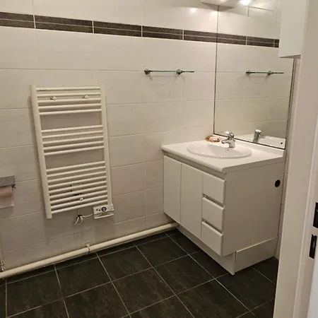 Comfortable 2 Steps From Paris דירה *
