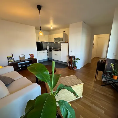 Comfortable 2 Steps From Paris דירה *