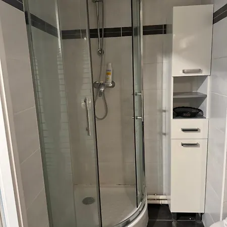 Comfortable 2 Steps From Paris דירה *