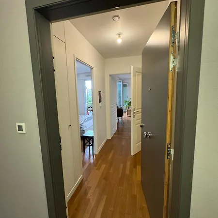 Comfortable 2 Steps From Paris דירה *