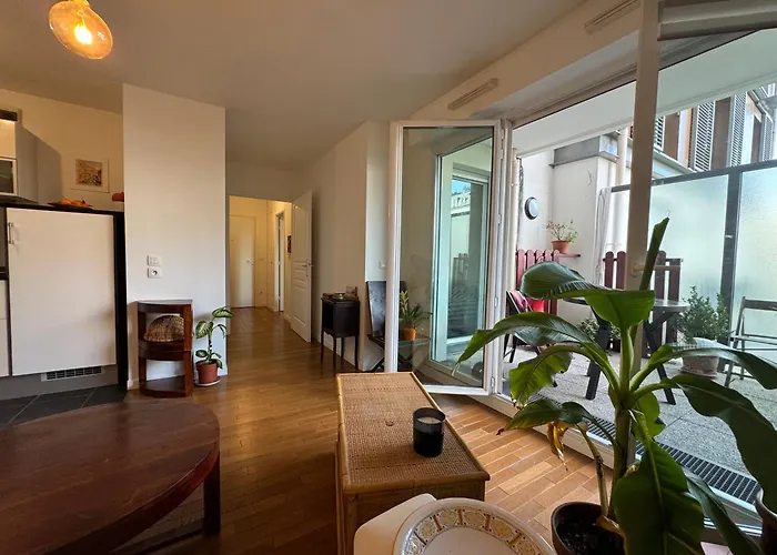 Comfortable 2 Steps From Paris Apartment
