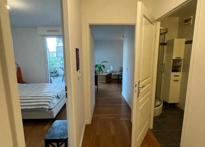 Comfortable 2 Steps From Paris Apartment