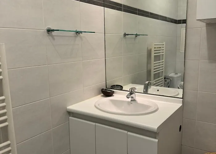 Comfortable 2 Steps From Paris Apartment